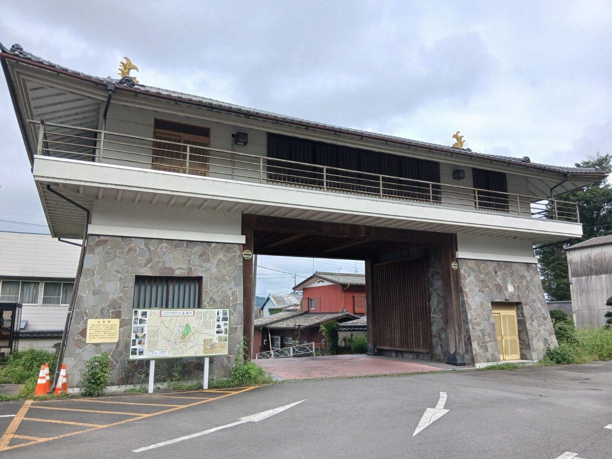 栃木県さくら市に残る喜連川足利氏館の大手門