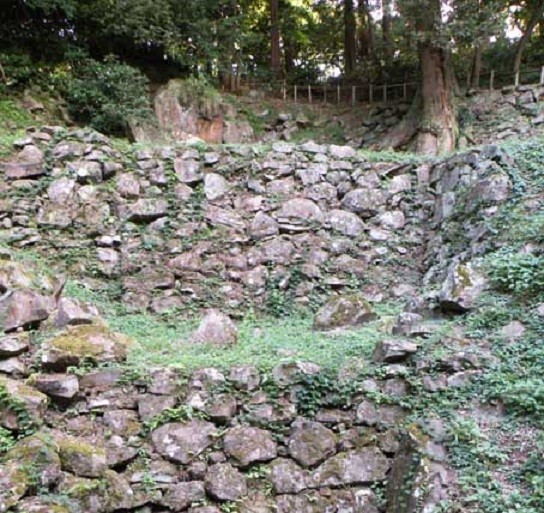 石垣山城跡に残る野面積みの石垣