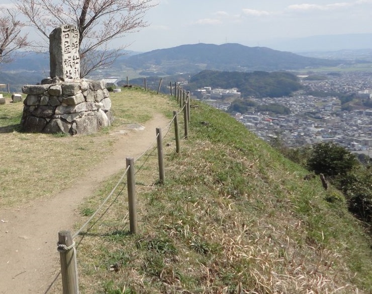 岩屋城跡 本丸跡と太宰府の眺め