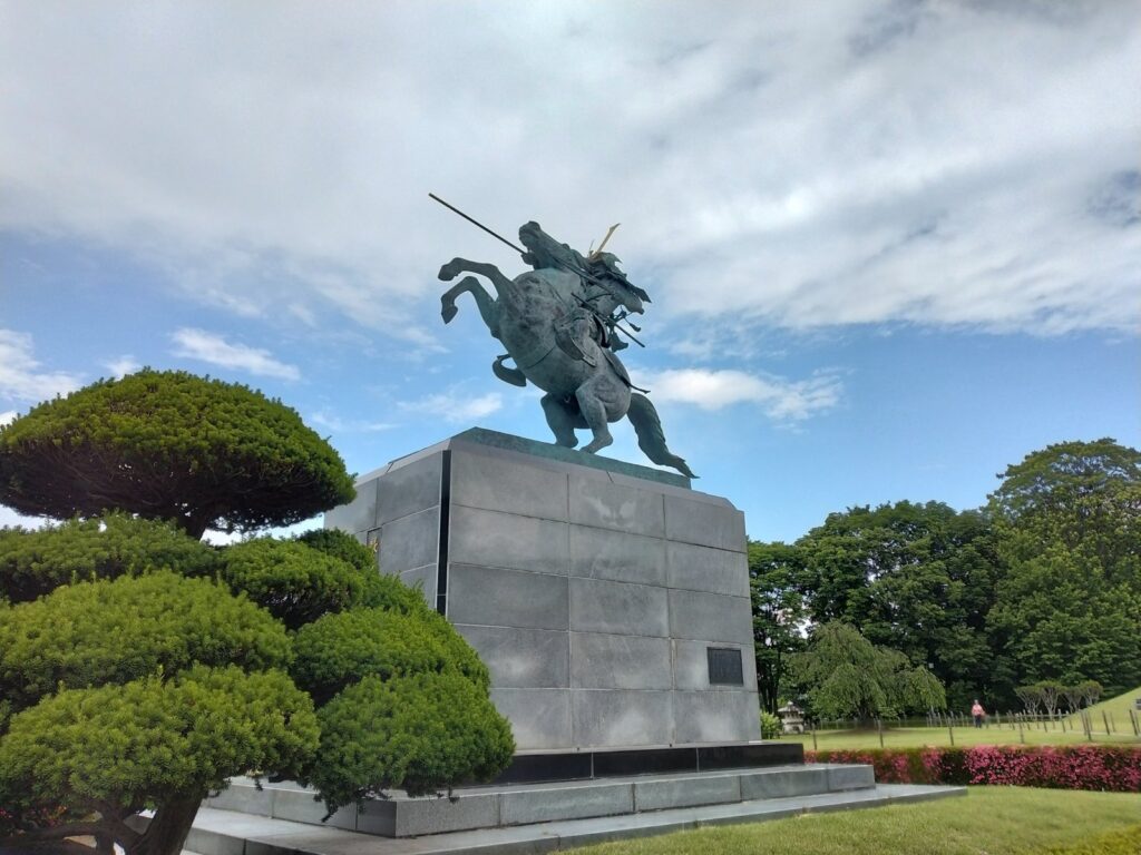 山形城跡の最上義光騎馬像